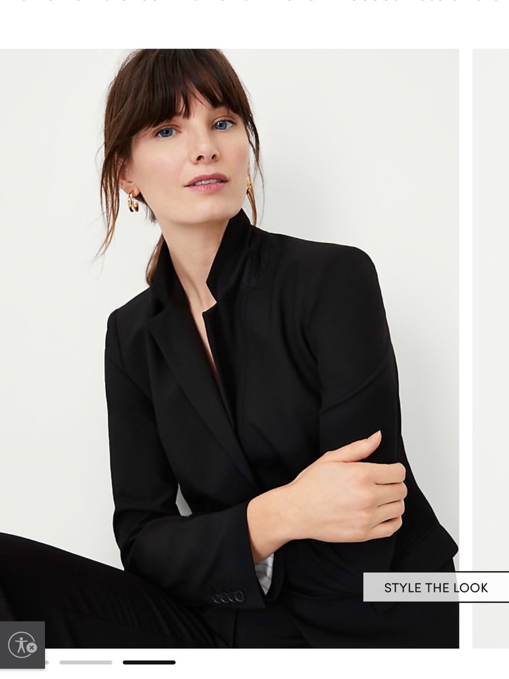 ⚡️ FLASH SALE⚡️ NWT Notched Ann Taylor Two-Button Blazer, Size 6 curvy